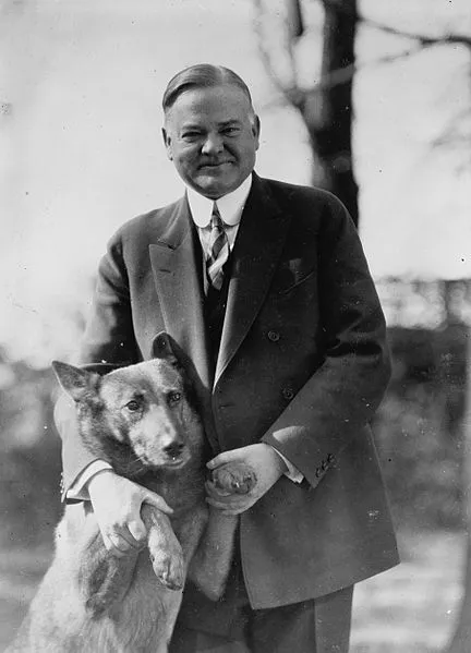 432px-Herbert_Hoover_and_King_Tut