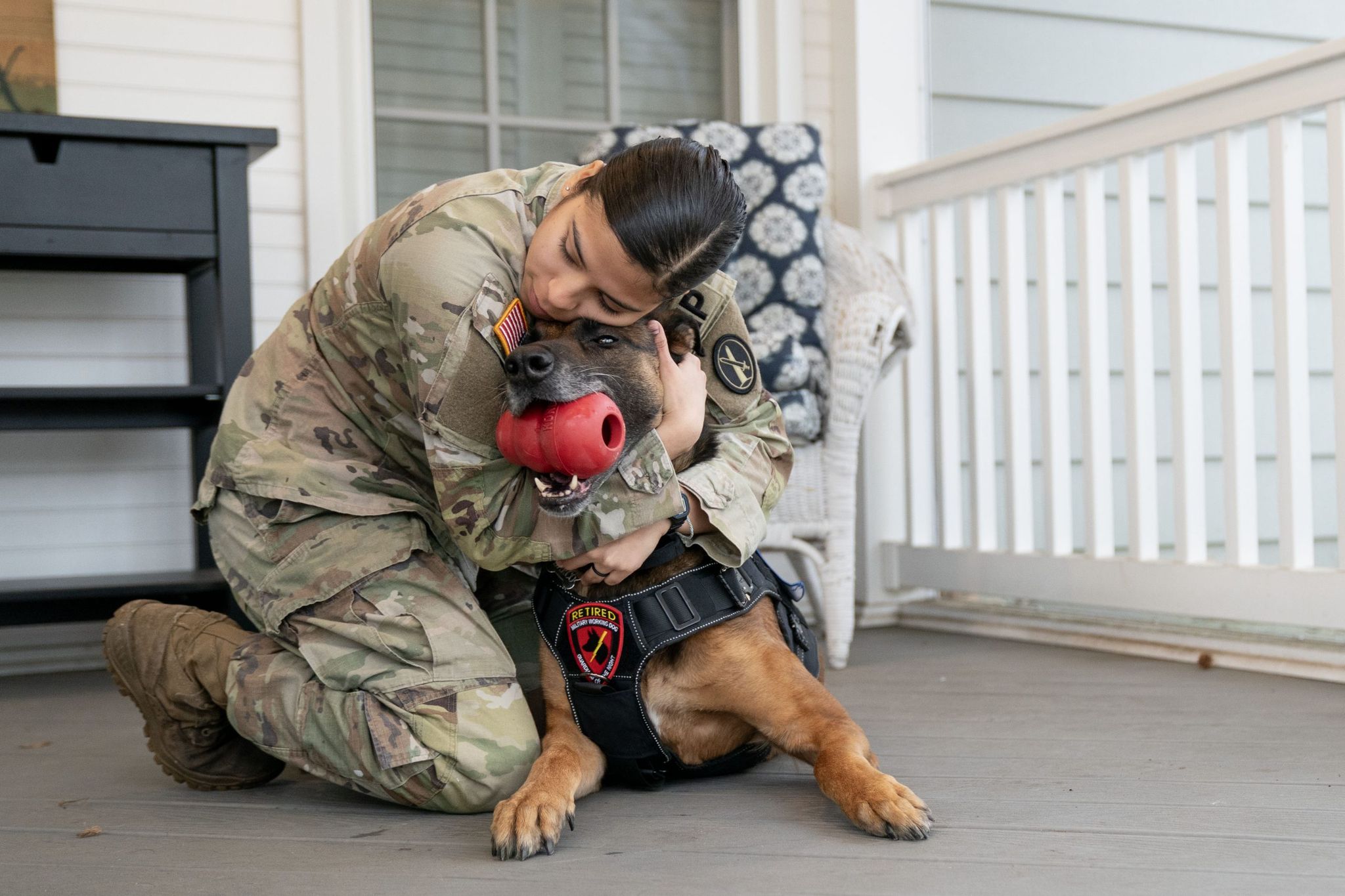 Military Dog Reunites with Handler and Retires on U.S. Soil - Lead image - American Humane Society