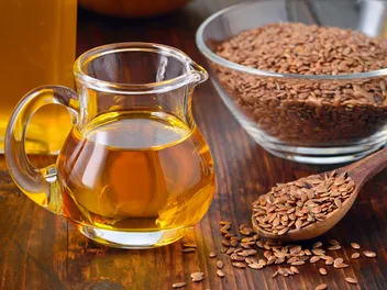 Can Dogs Have Flaxseed Oil? Vet-Approved Health & Nutrition Guide