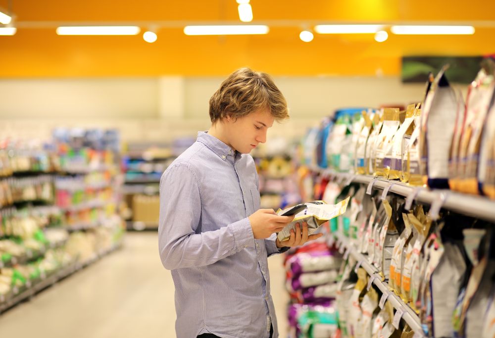 man buying pet food in the store