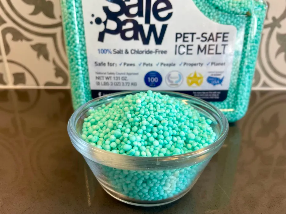 Safe Paw Ice Melter Review - product in glass bowl