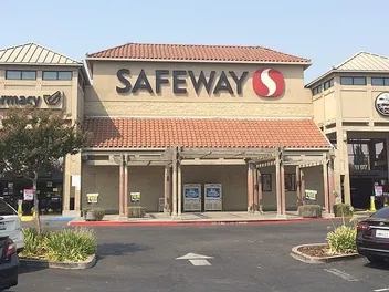 Are Dogs Allowed in Safeway? 2026 In-Store Pet Policy