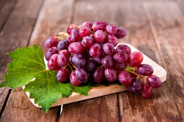 Can Dogs Eat Grapes? Vet-Verified Risks & Safety Guide