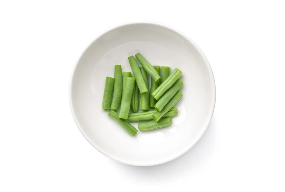 chopped green beans in white bowl