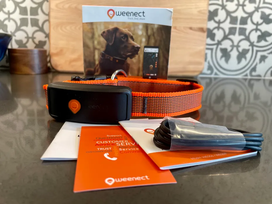 Weenect GPS dog tracker collar and charging cable with packaging