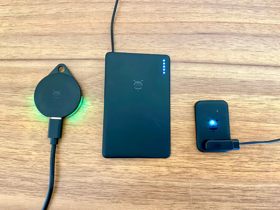 Pebblebee Bluetooth Trackers - devices charging