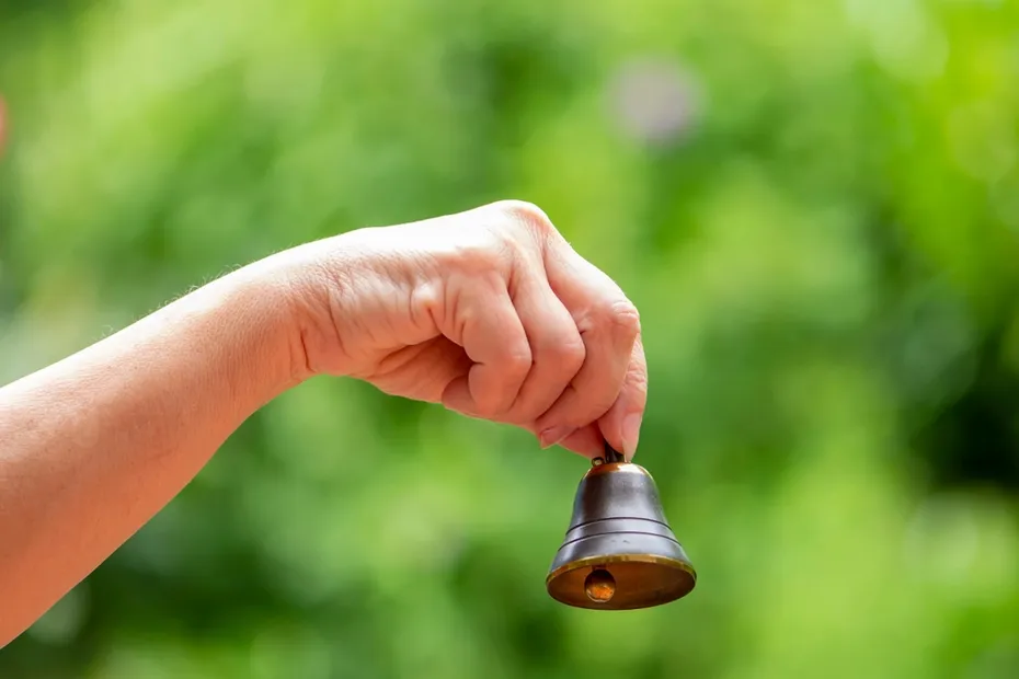 A small bell in the hand