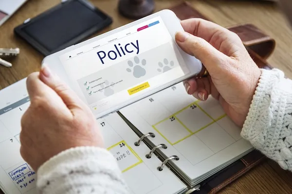 Pet insurance policy by Shutterstock.