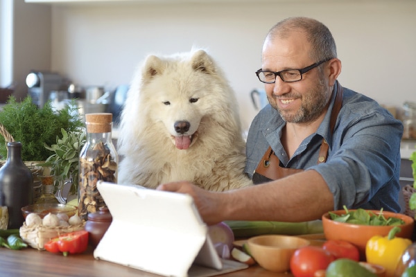 What to Feed a Dog With Cancer: Safe Foods & Homemade Recipe
