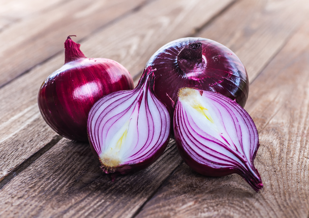 red-onions-on-the-table
