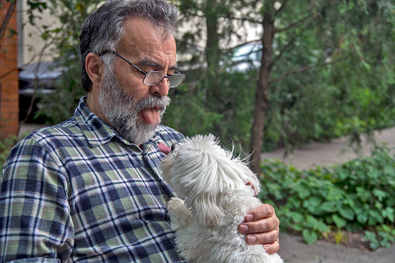 Why Do Dogs Imitate Their Owners? Vet-Verified Habits, Facts & FAQ