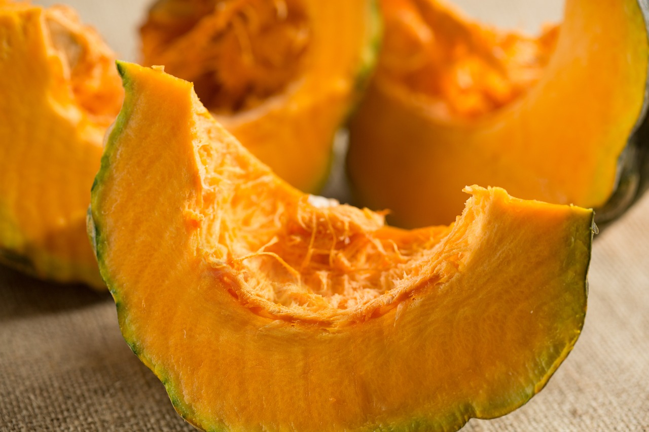 What Does Pumpkin Do for Dogs? 7 Vet-Verified Health Benefits & Serving Tips